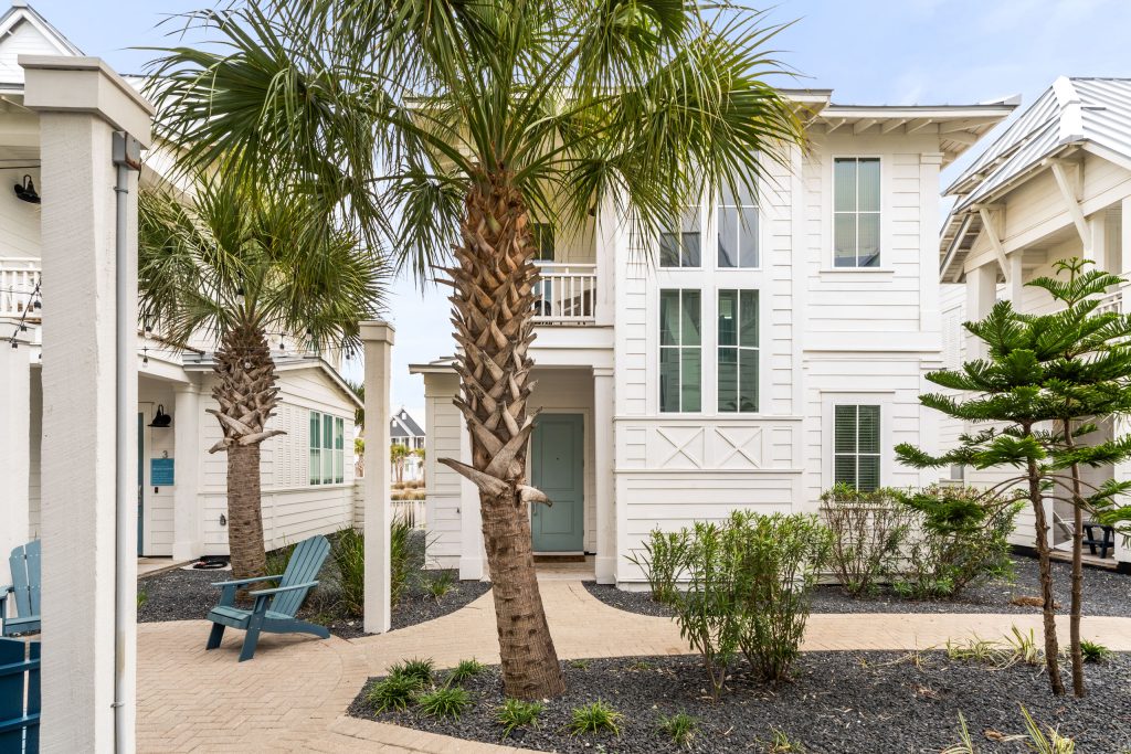 Palm-shaded courtyard outside 214 Sunset Avenue #5