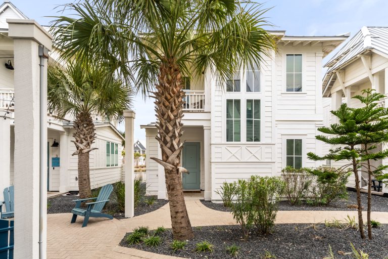 Palm-shaded courtyard outside 214 Sunset Avenue #4