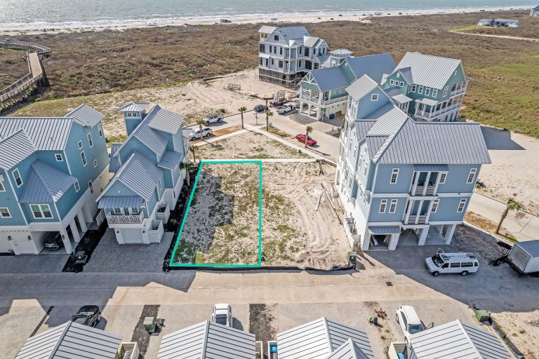 Aerial view outlining the 224 Sundew Lane lot between neighboring homes
